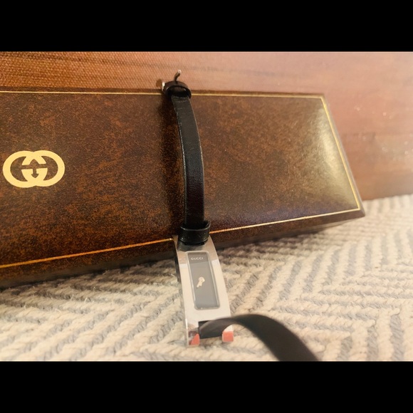 Ladies Gucci 3900L Quartz Analog Watch - Picture 8 of 8